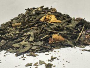 Roheline tee maasika ja roosiga / Зелёный чай с земляникой и розой