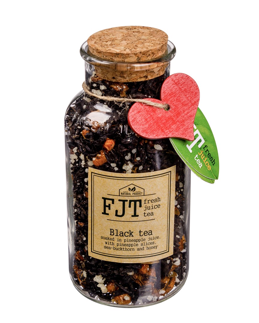 Чай с кусочками ананаса, облепихой и мёдом