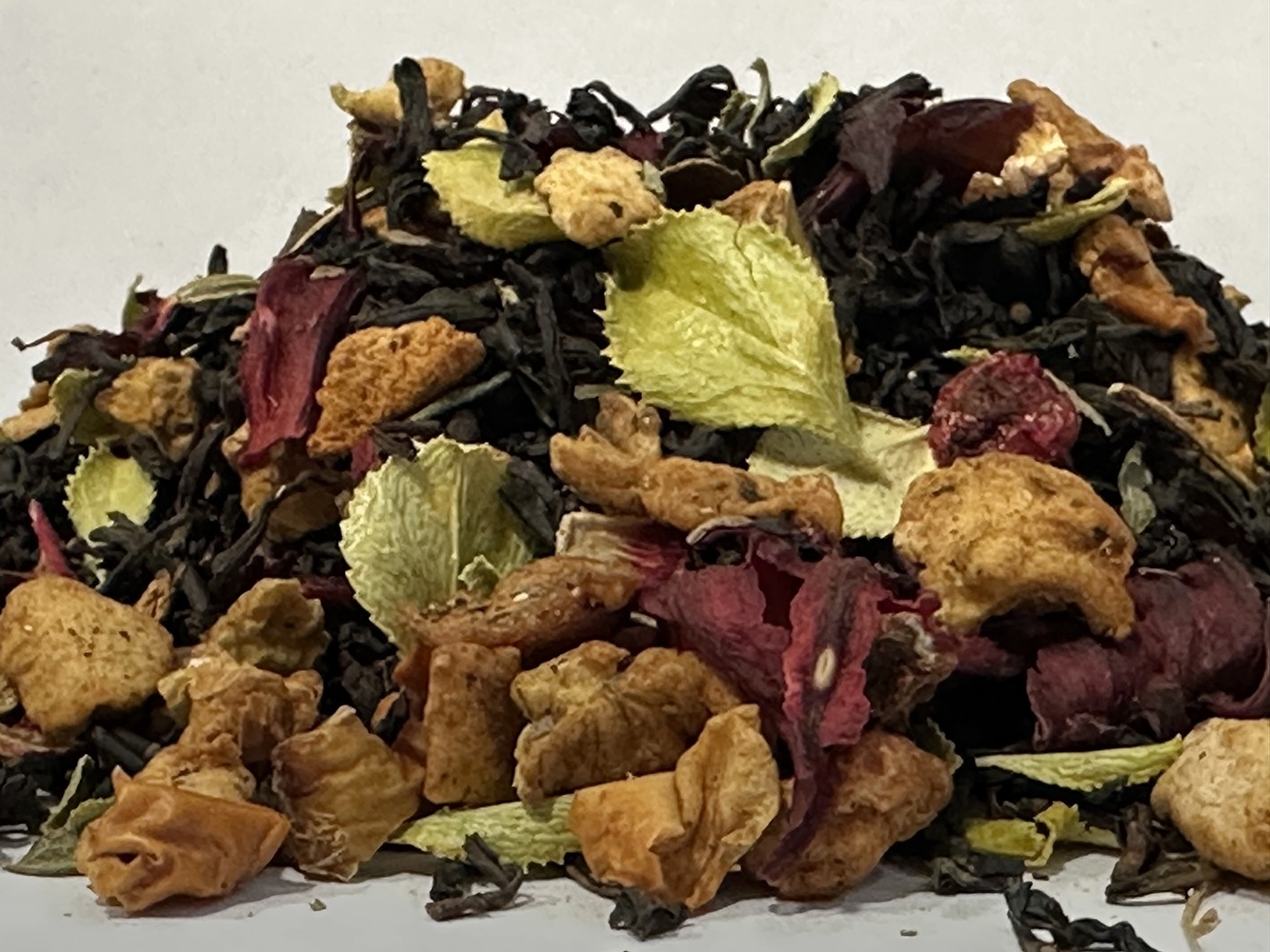 Must tee sõstra ja hibiskusega / Черный чай со смородиной и гибискусом