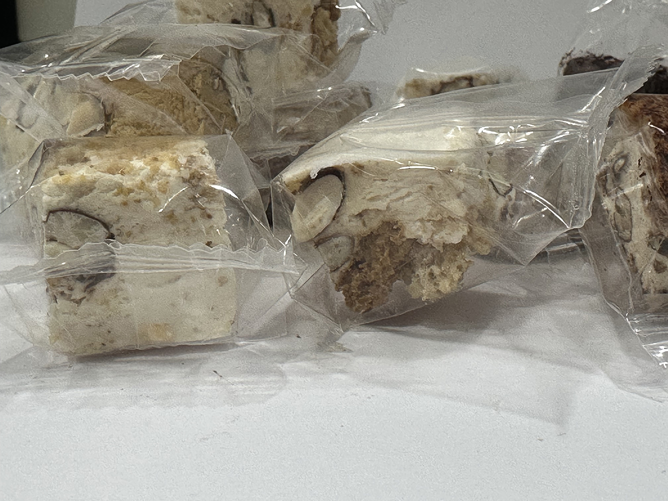 P&auml;hklitega nouga / Нуга с орехами